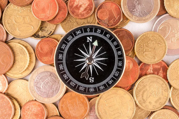 Bild Ett Affärspengar Koncept Idémynt Och Kompass — Stockfoto