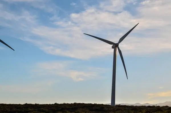 Концепция Возобновляемых Источников Энергии Windmil Ферма Закате — стоковое фото