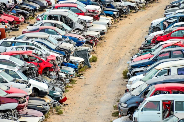 Skrot Gård Med Hög Krossade Bilar Tenerife Kanariefåglar Spanien — Stockfoto