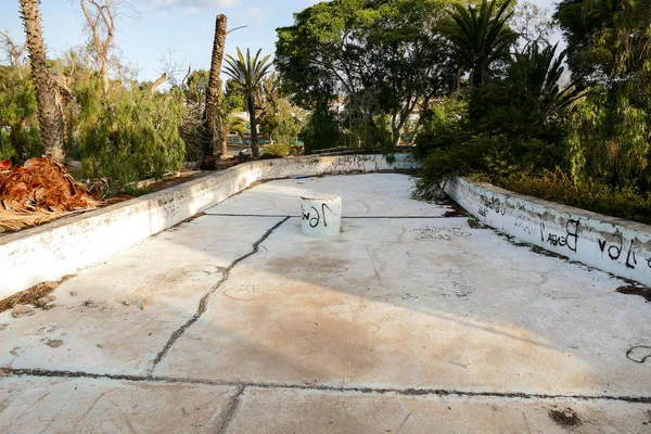 ラスベガス クッキー テネリフェ カナリア諸島スペインで放棄されたリゾート プールの写真画像 — ストック写真