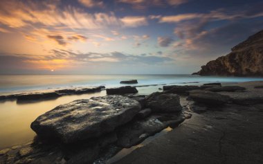 Amanecer en la playa del Corral, Carboneras, Almeria, Endülüs, İspanya