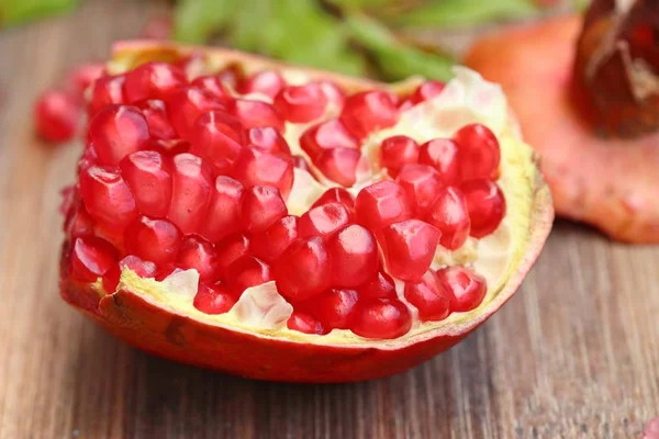 Fruta Roja Granada Fresca —  Fotos de Stock