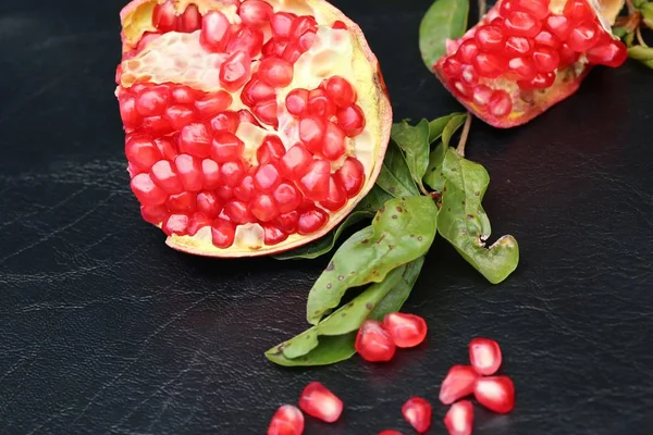 Red Fresh Pomegranate Fruit — Stock Photo, Image