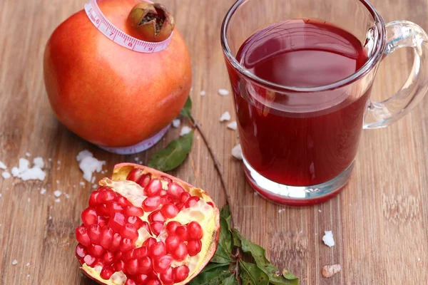 Granateple Frukt Med Juice – stockfoto