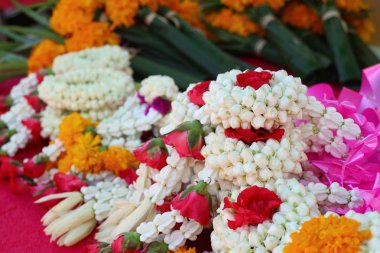 Yasemin çelenk içinde çarşı