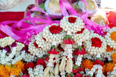 Yasemin çelenk içinde çarşı