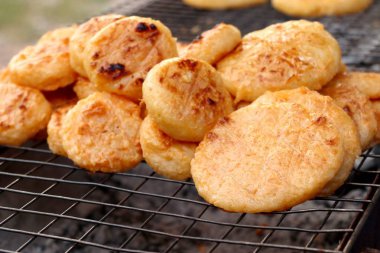 yumurta ile ızgara yapışkan pirinç