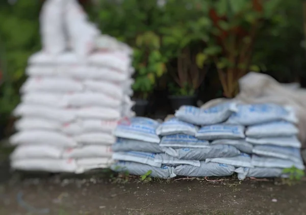 販売のための庭の土の袋 — ストック写真