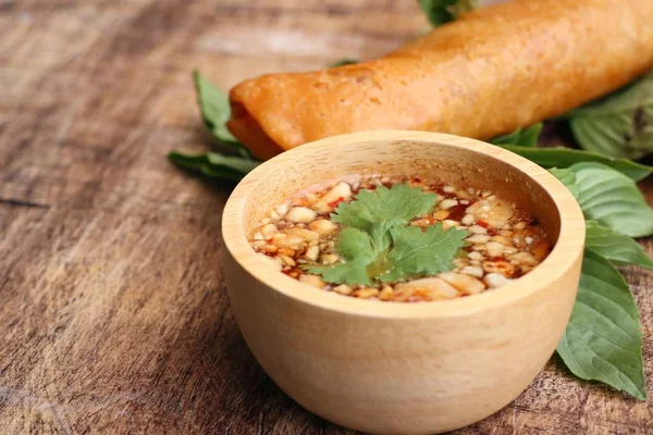 Böreği daldırma sos ile