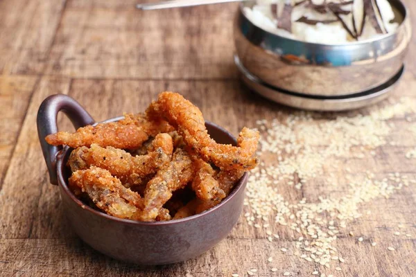 Kızarmış balık Beyaz Susam ile