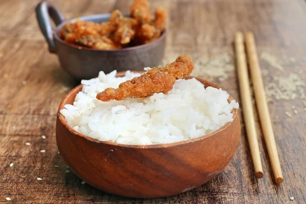 Kızarmış balık Beyaz Susam ile