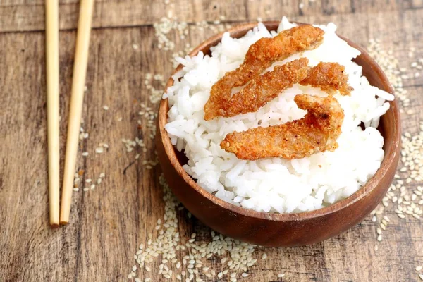 Kızarmış balık Beyaz Susam ile