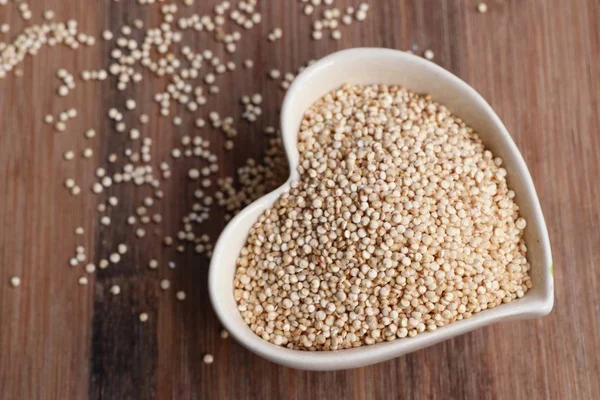 yığın organik quinua tohumları