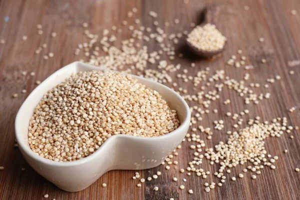 yığın organik quinua tohumları