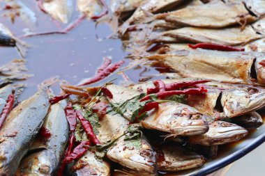 Haşlanmış balık sosu Market