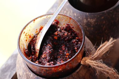 Biber yapıştırın erişte yemek pişirmek için