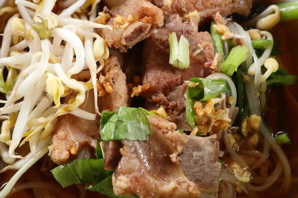 Demlenmiş Domuz çorbası köfte ile