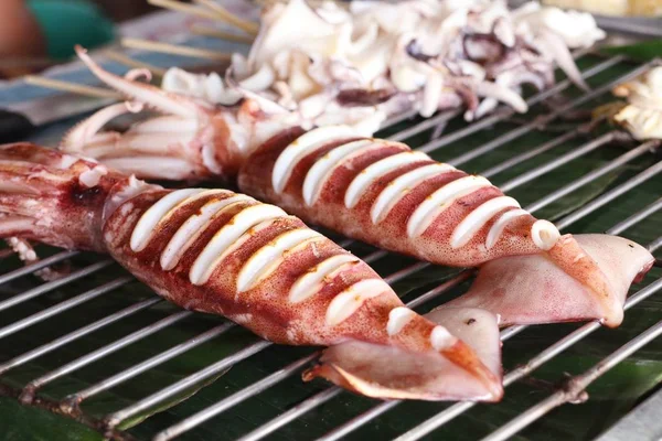 Izgara kalamar sokak gıda