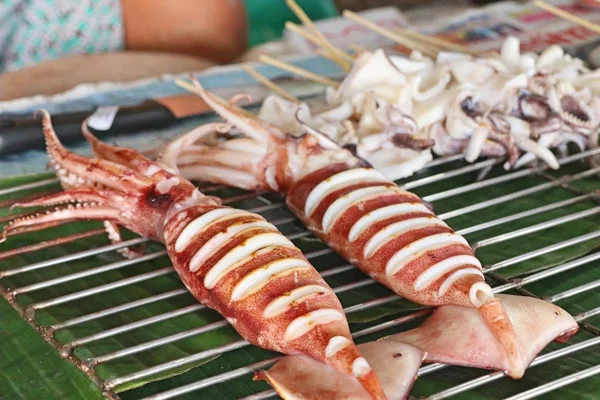 Izgara kalamar sokak gıda