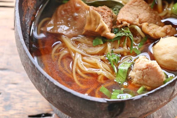 Demlenmiş Domuz çorbası köfte ile