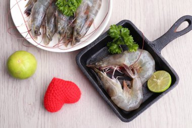 Pişirmek için Taze Karides