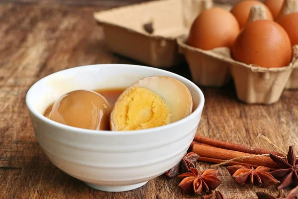 Яйца Коричневом Соусе — стоковое фото