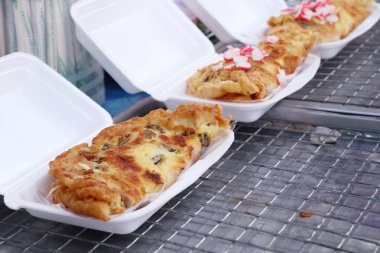 Yumurta ile çıtır çıtır kızarmış midye