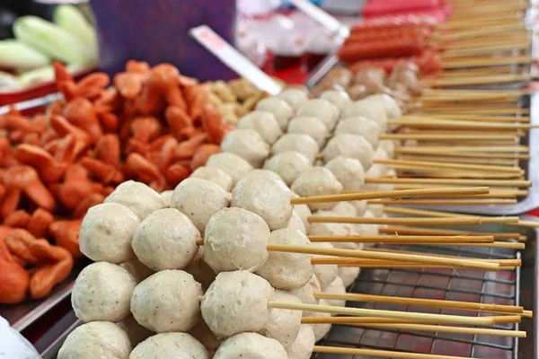 Albóndigas Fritas Salchichas Comida Callejera —  Fotos de Stock