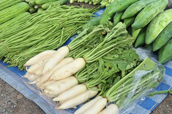 屋台の食べ物で大根 — ストック写真