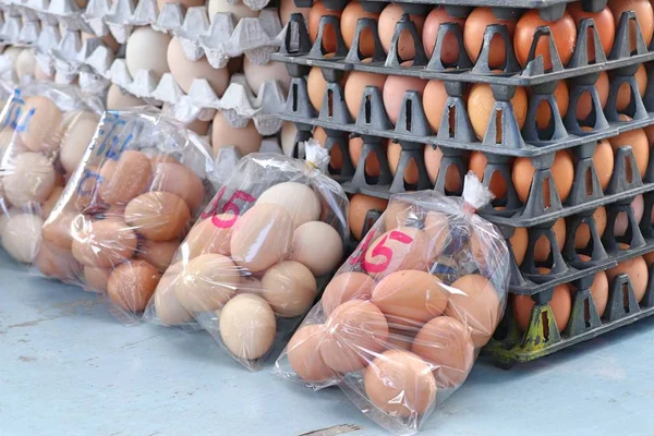 kahverengi yumurta içinde belgili tanımlık çarşı