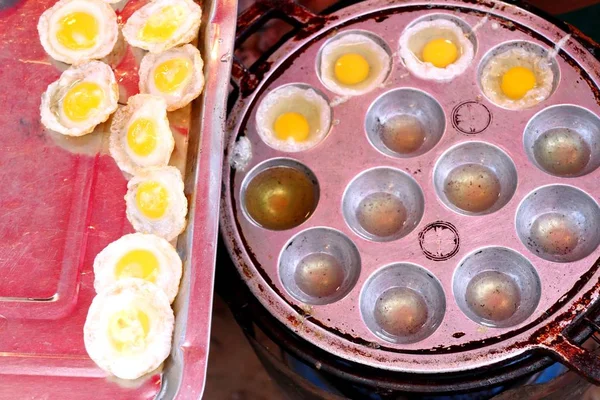 在街边食物鹌鹑蛋 — 图库照片