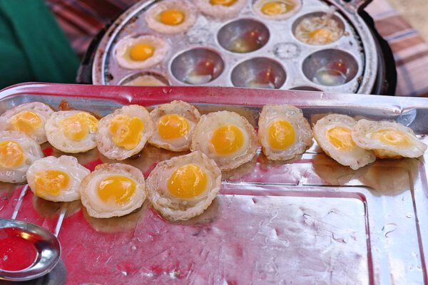 перепелиные яйца в уличной еде
