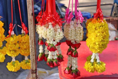 Yasemin çelenk içinde çarşı