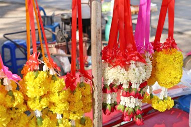 Yasemin çelenk içinde çarşı