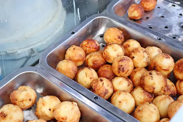 烤章鱼丸是日本小吃 — 图库照片