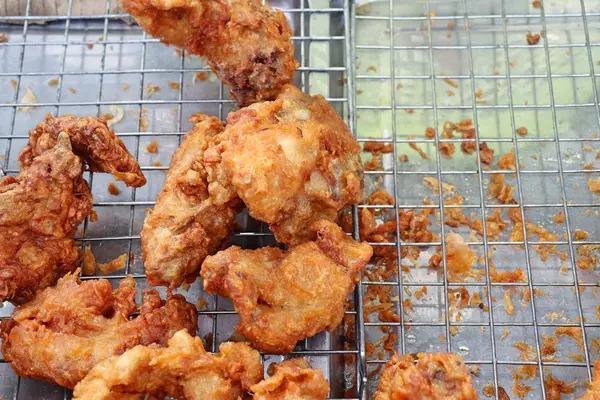 Gebratenes Huhn Beim Streetfood — Stockfoto
