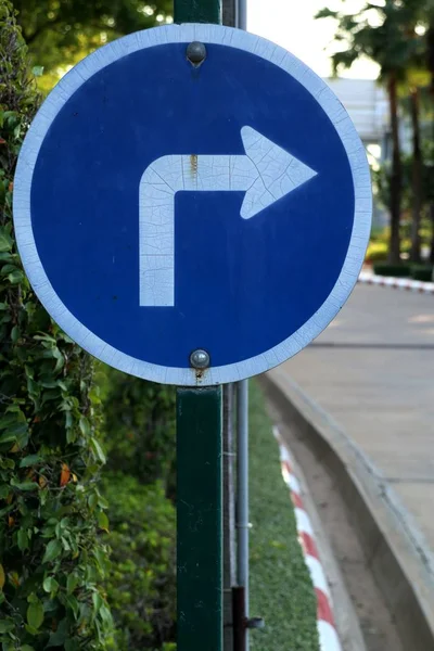 Girare Destra Road Sign — Foto Stock