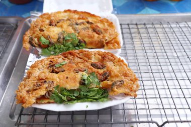 Yumurta ile çıtır çıtır kızarmış midye