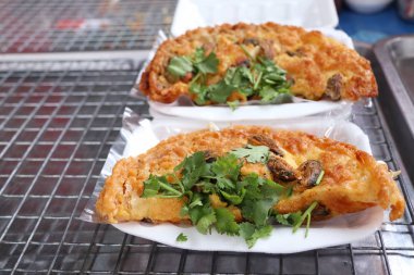 Yumurta ile çıtır çıtır kızarmış midye