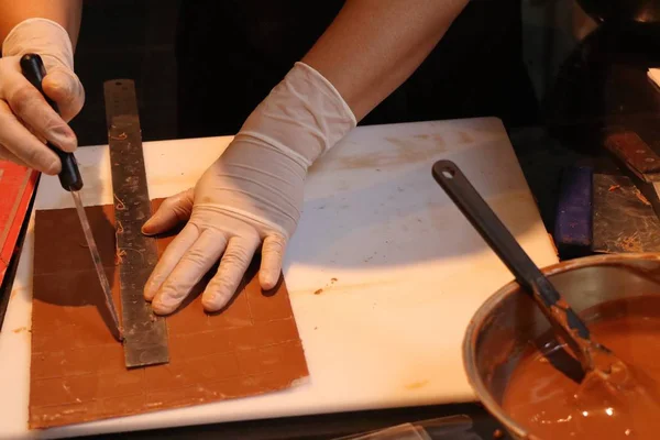 Aanbrengen Van Zoete Chocolade — Stockfoto