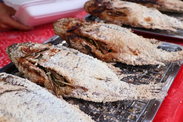 Fisch Gegrilltes Salz Beim Streetfood — Stockfoto
