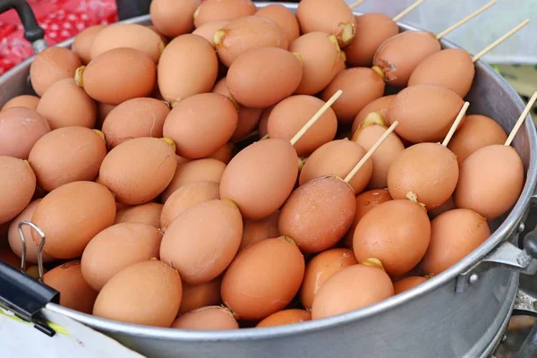 在街边食物烤的鸡蛋 — 图库照片