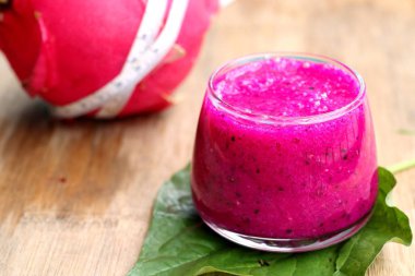 Dragon meyve suyu smoothies