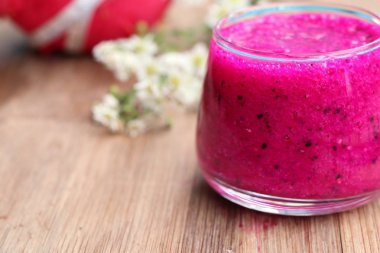 Dragon meyve suyu smoothies