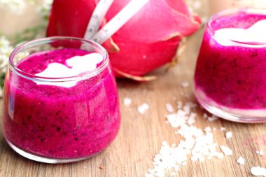 Dragon meyve süt smoothies