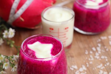 Dragon meyve süt smoothies