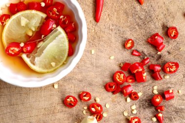 Limonlu biberli balık sosu