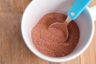 anlık çikolata tozu ile