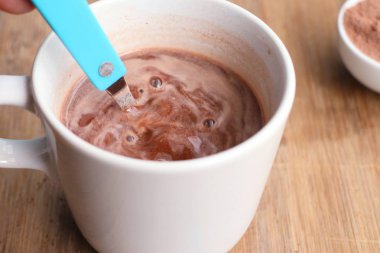 anlık çikolata tozu ile