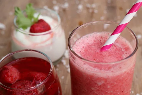 Erdbeer Smoothies Mit Joghurt — Stockfoto